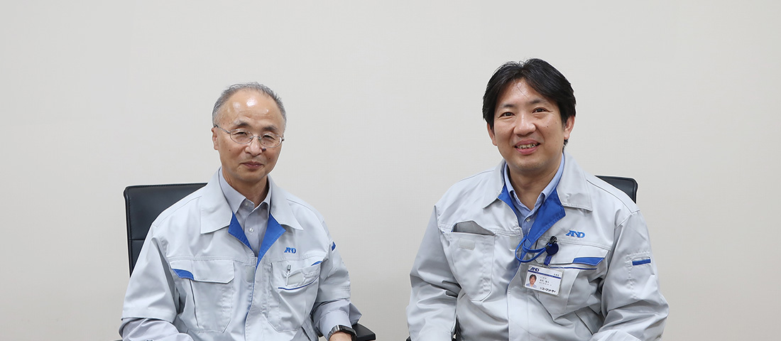 左:計量機器 執行役員 第1設計開発本部本部長 長根 吉一、右:DSP機器 執行役員 第2設計開発本部本部長 田中 鋭斗